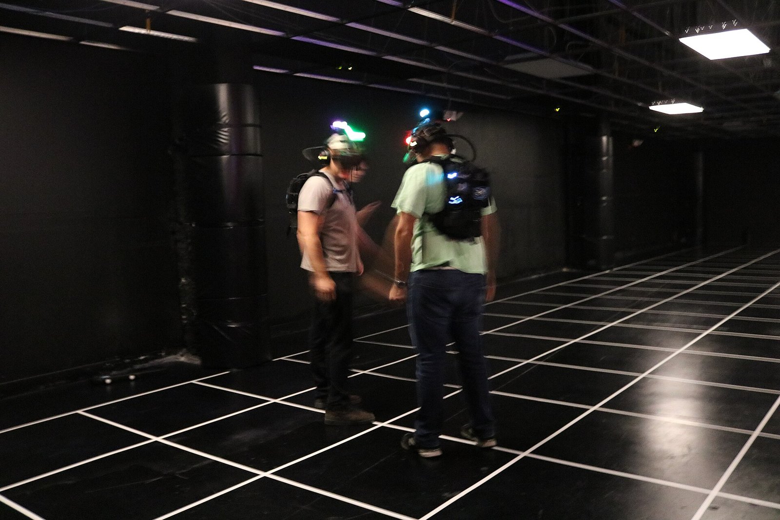 Gemeinsam in eine virtuelle Welt: VR als Geschenk für die ganze Crew